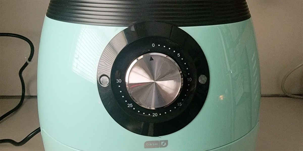 Closeup of dial on aqua air fryer Closeup of dial on aqua air fryer