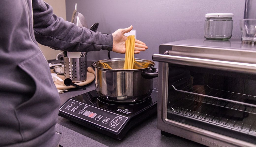 5 Best Portable Induction Cooktops Aug. 2021 BestReviews