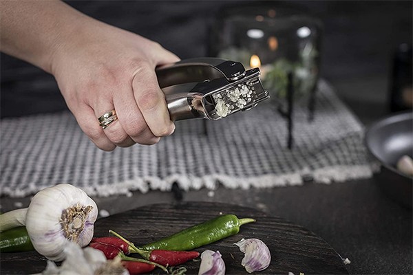 The 2 Best Garlic Presses of 2024, Tested & Reviewed